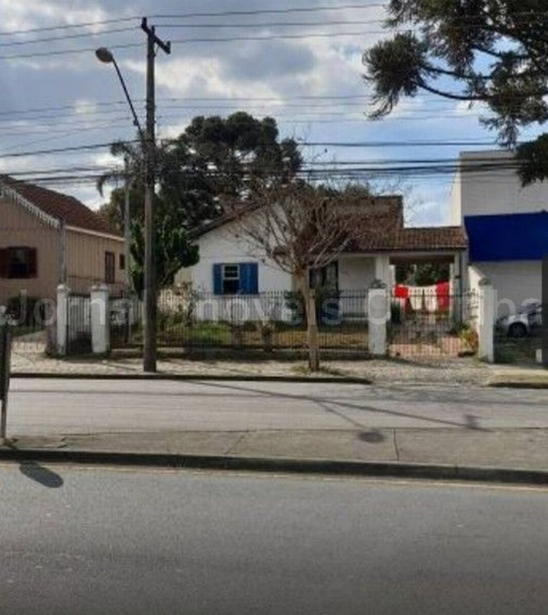Vendo casa comercial/residencial, no Bom Retiro, bairro nobre de Curitiba.